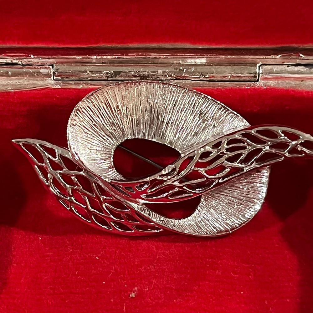 Celebrity NY silver pin